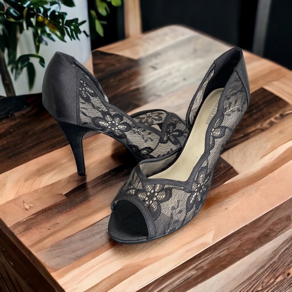 Coach and four heels - Picture 4 of 11